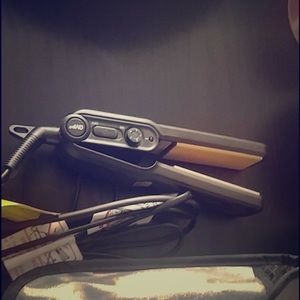 GVP travel size straightener
